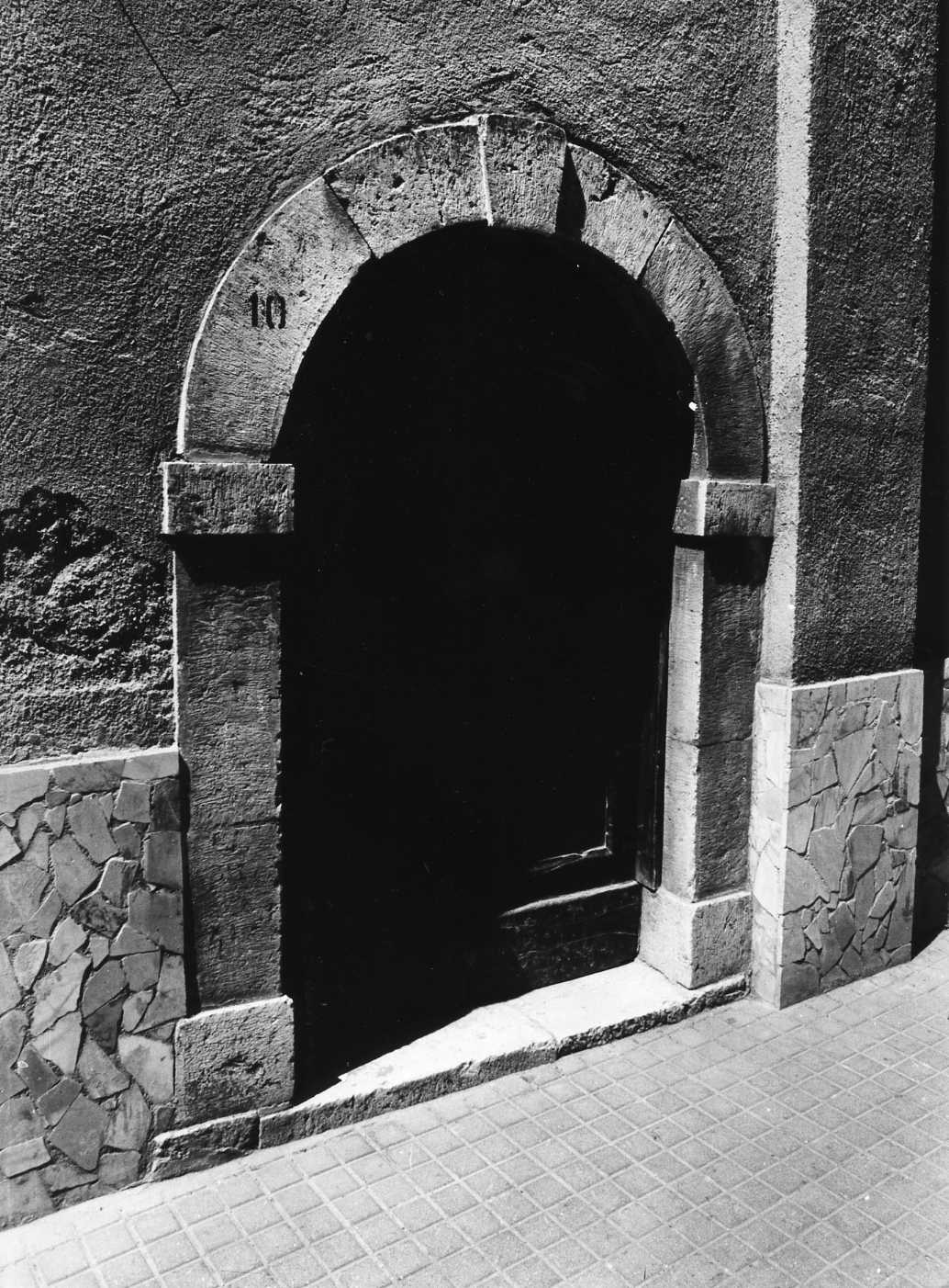 portale - ad arco - bottega Italia meridionale (sec. XIX)