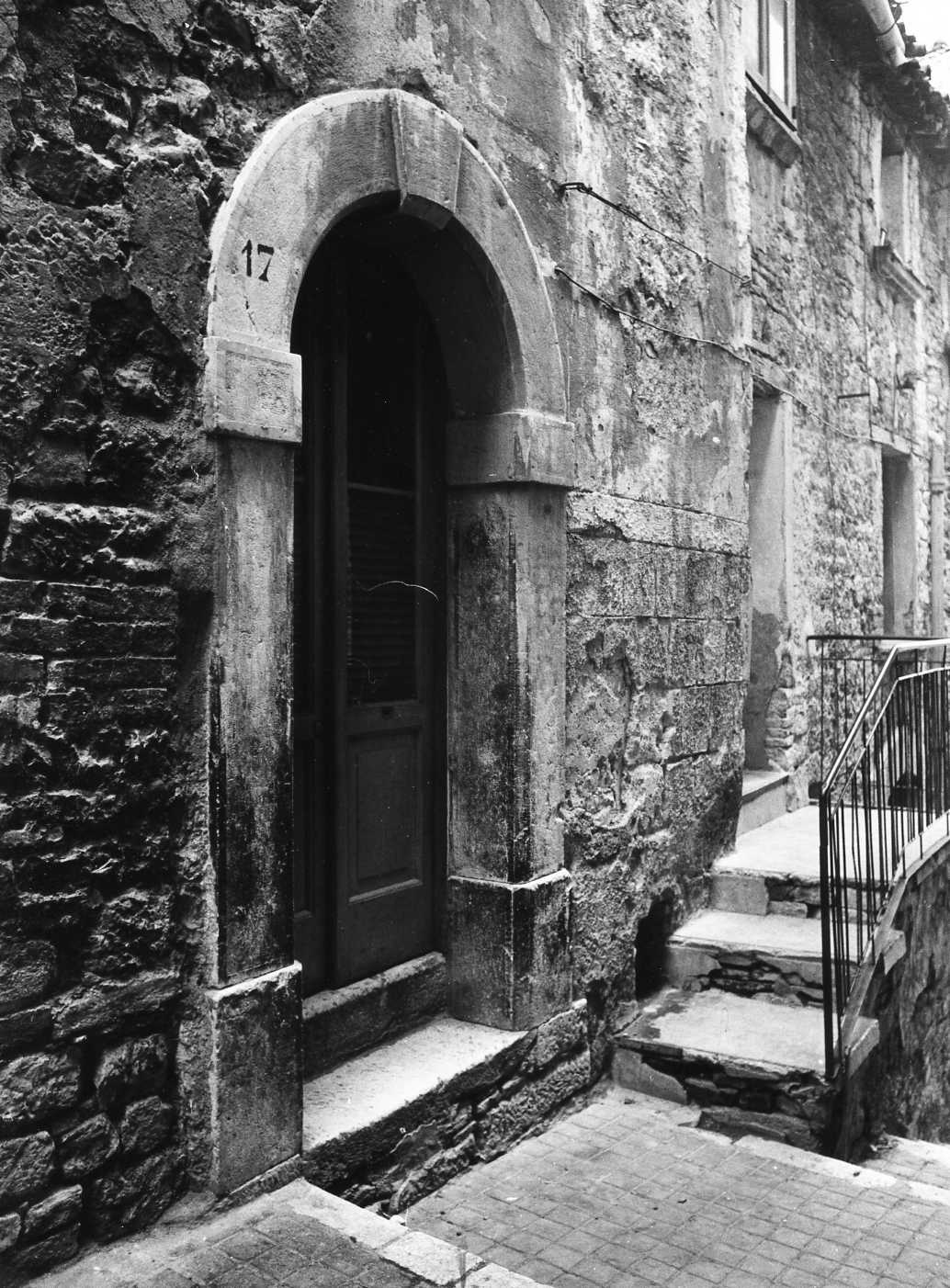 portale - ad arco - bottega Italia meridionale (sec. XIX)