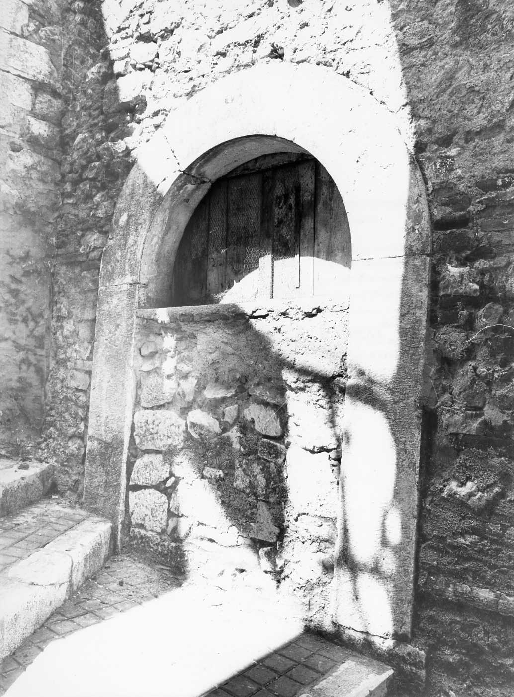 portale - ad arco - bottega Italia meridionale (sec. XIX)