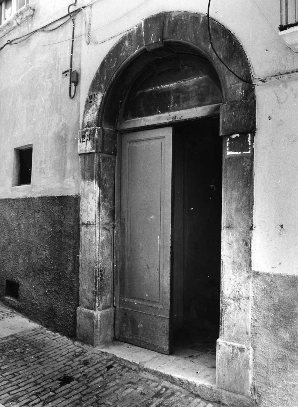 portale - bottega Italia meridionale (sec. XIX)