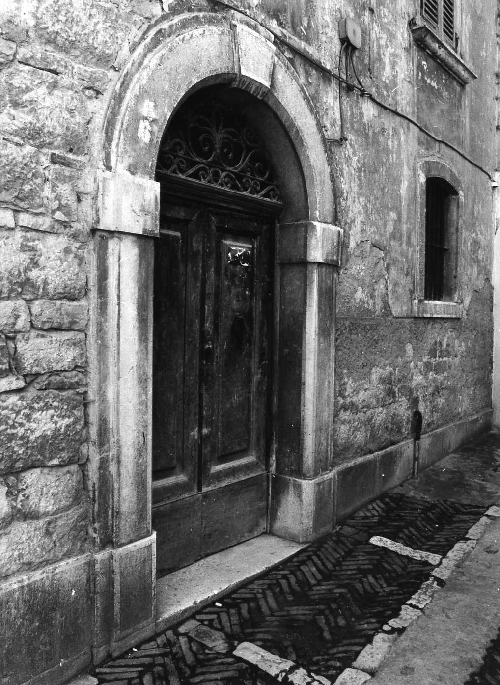 portale - bottega Italia meridionale (fine/inizio secc. XIX/ XX)