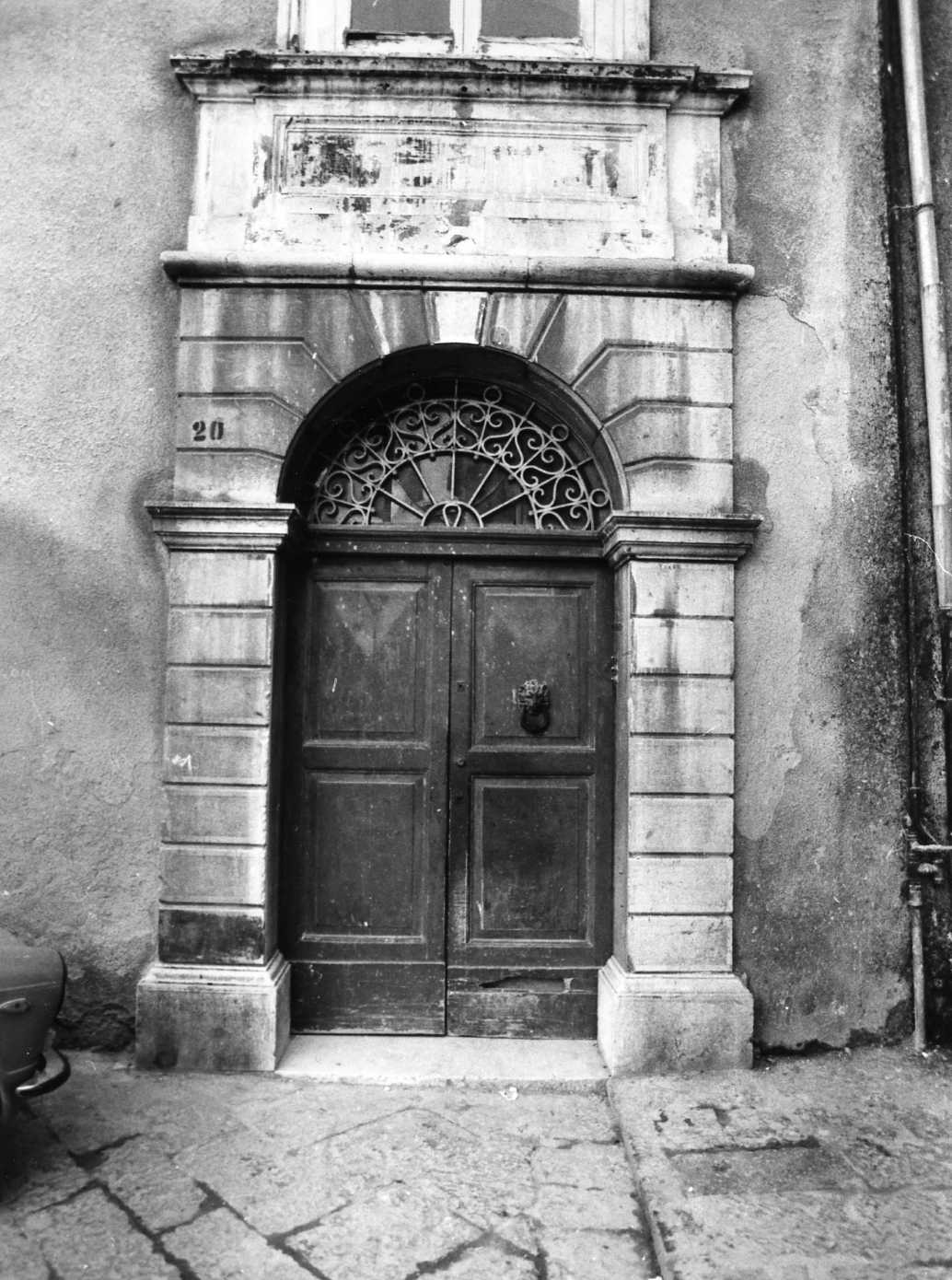 portale - bottega Italia meridionale (sec. XIX)