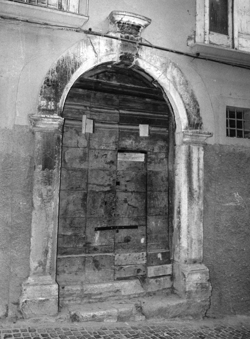 portale - ad arco - bottega Italia meridionale (sec. XIX)