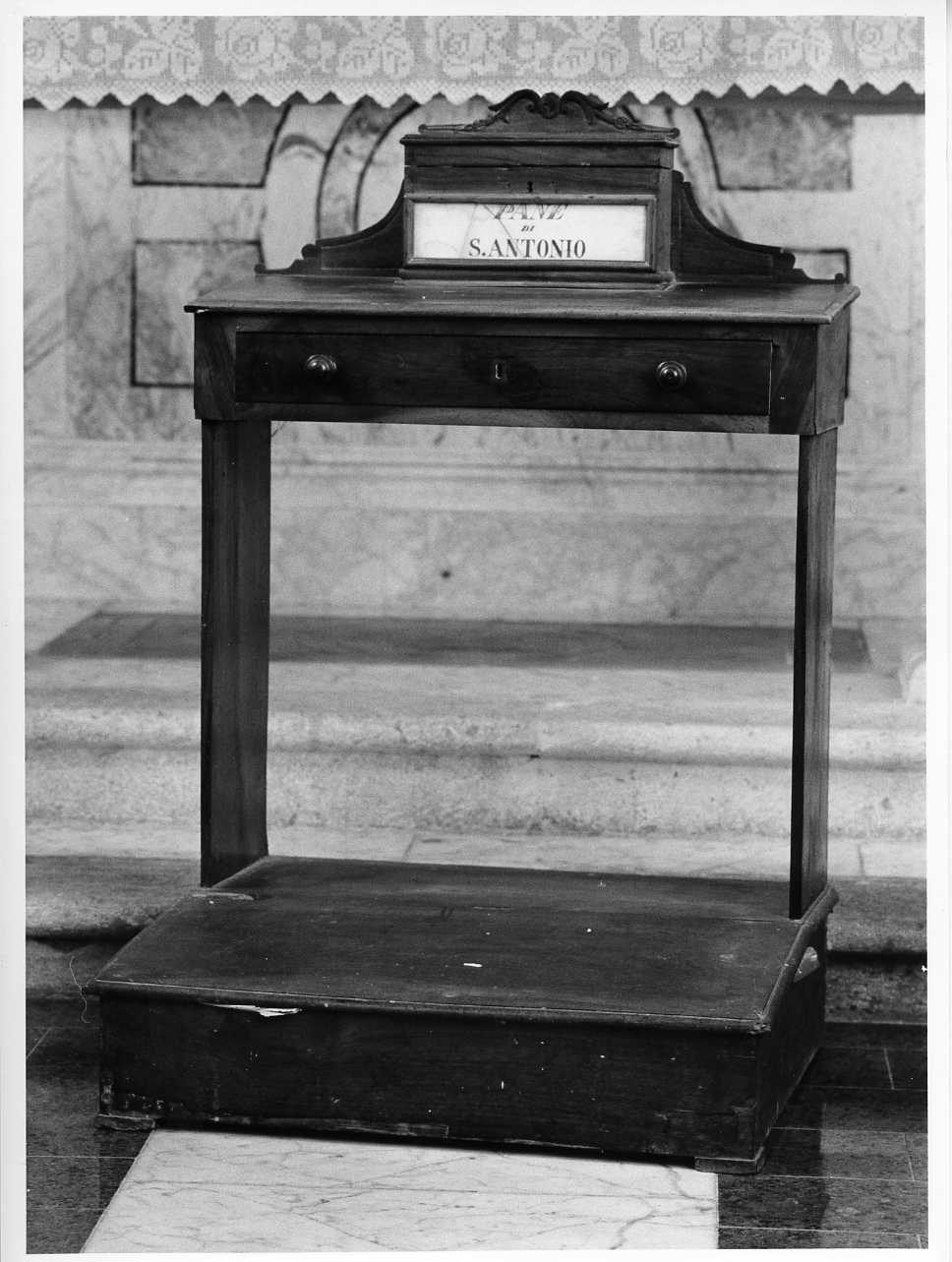 inginocchiatoio, opera isolata - bottega molisana (sec. XIX)