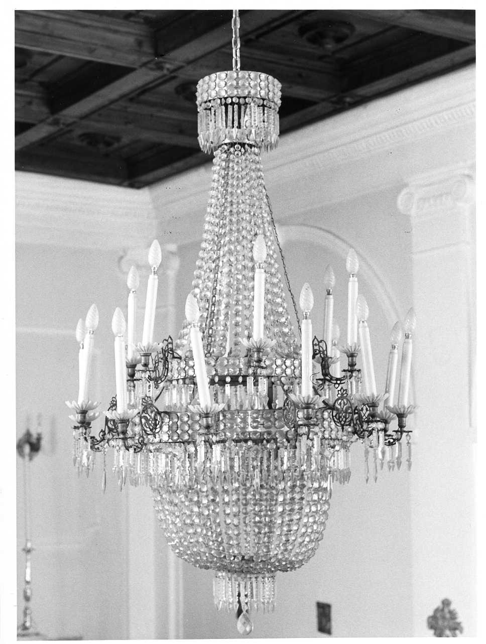 lampadario - a bracci, opera isolata - bottega Italia meridionale (fine/inizio secc. XIX/ XX)