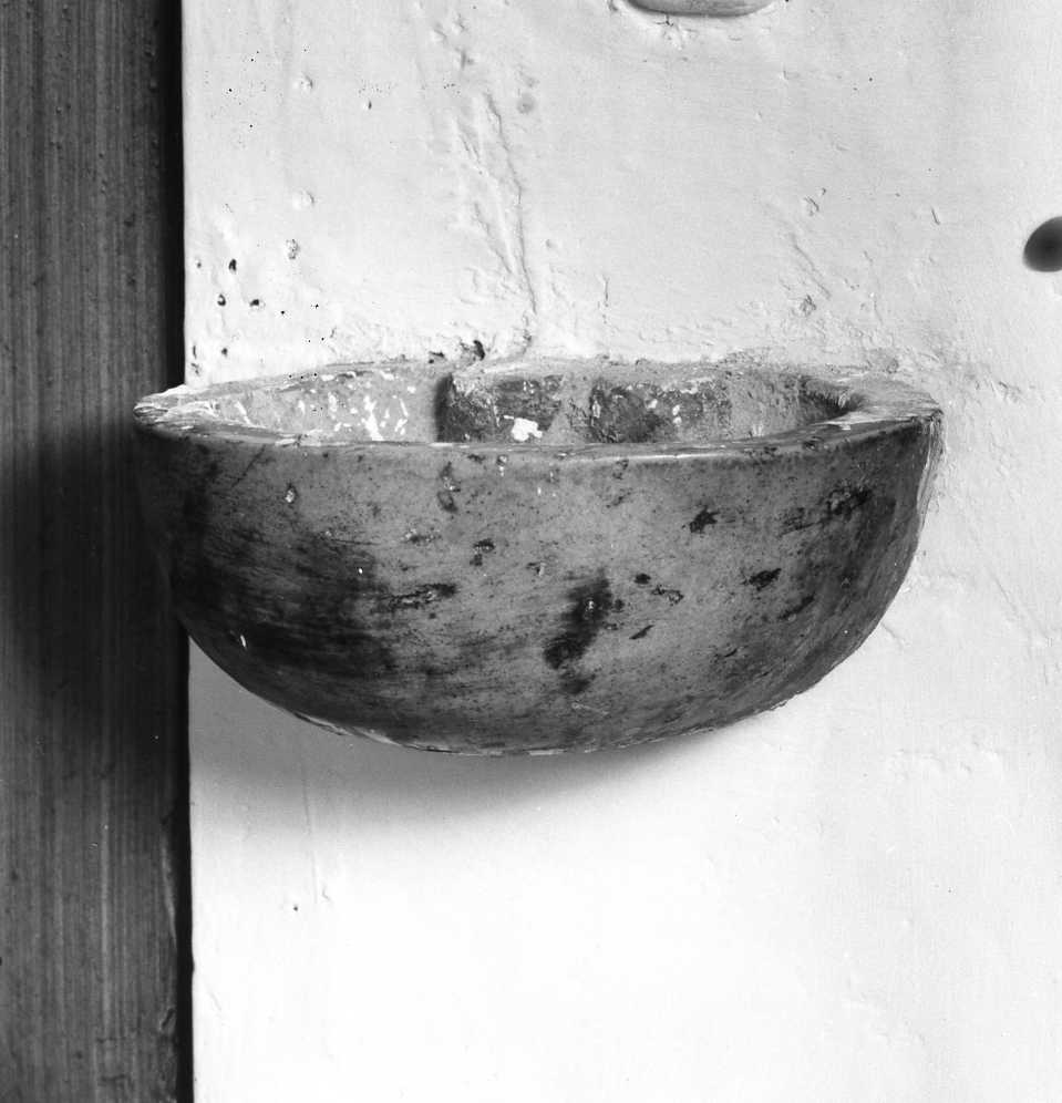 acquasantiera - bottega molisana (inizio sec. XX)