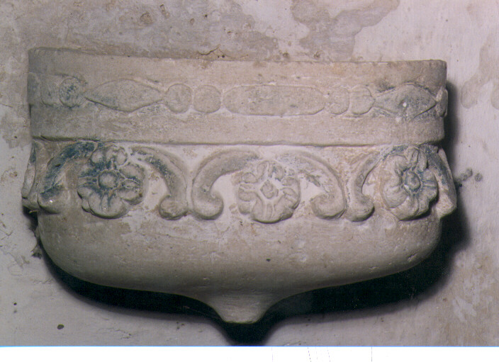 acquasantiera - bottega molisana (fine/inizio secc. XII/ XIII)