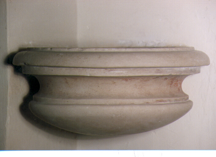 acquasantiera da parete, opera isolata - bottega molisana (prima metà sec. XVIII)