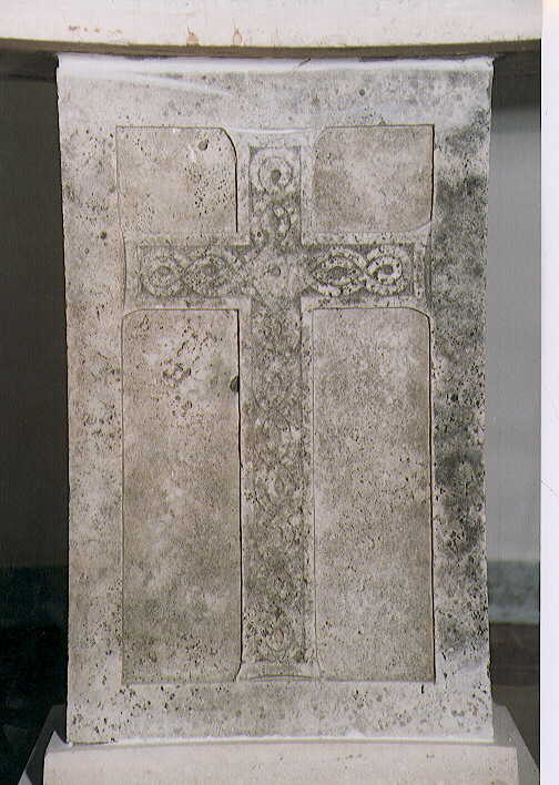 croce (pilastrino, frammento) - bottega molisana (fine/inizio secc. XII/ XIII)