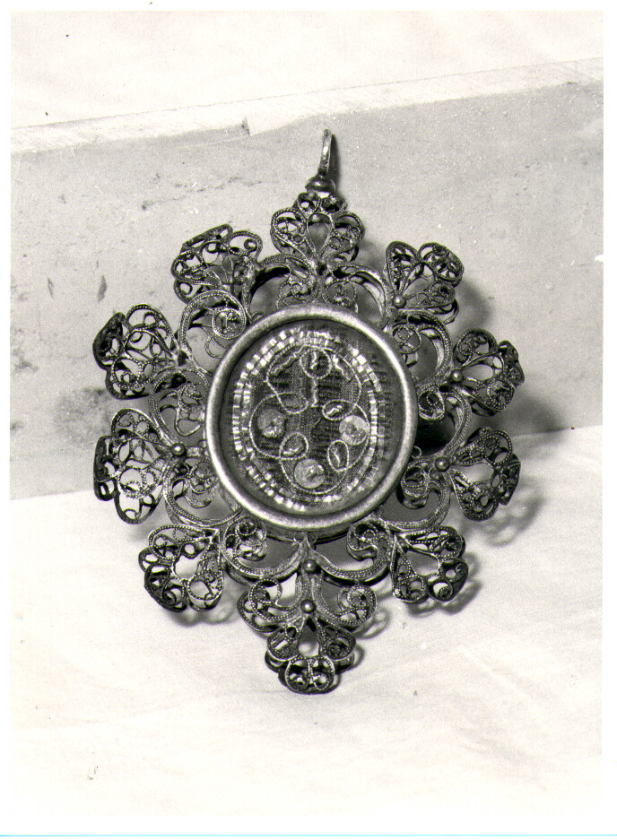 medaglione - bottega agnonese (sec. XIX)