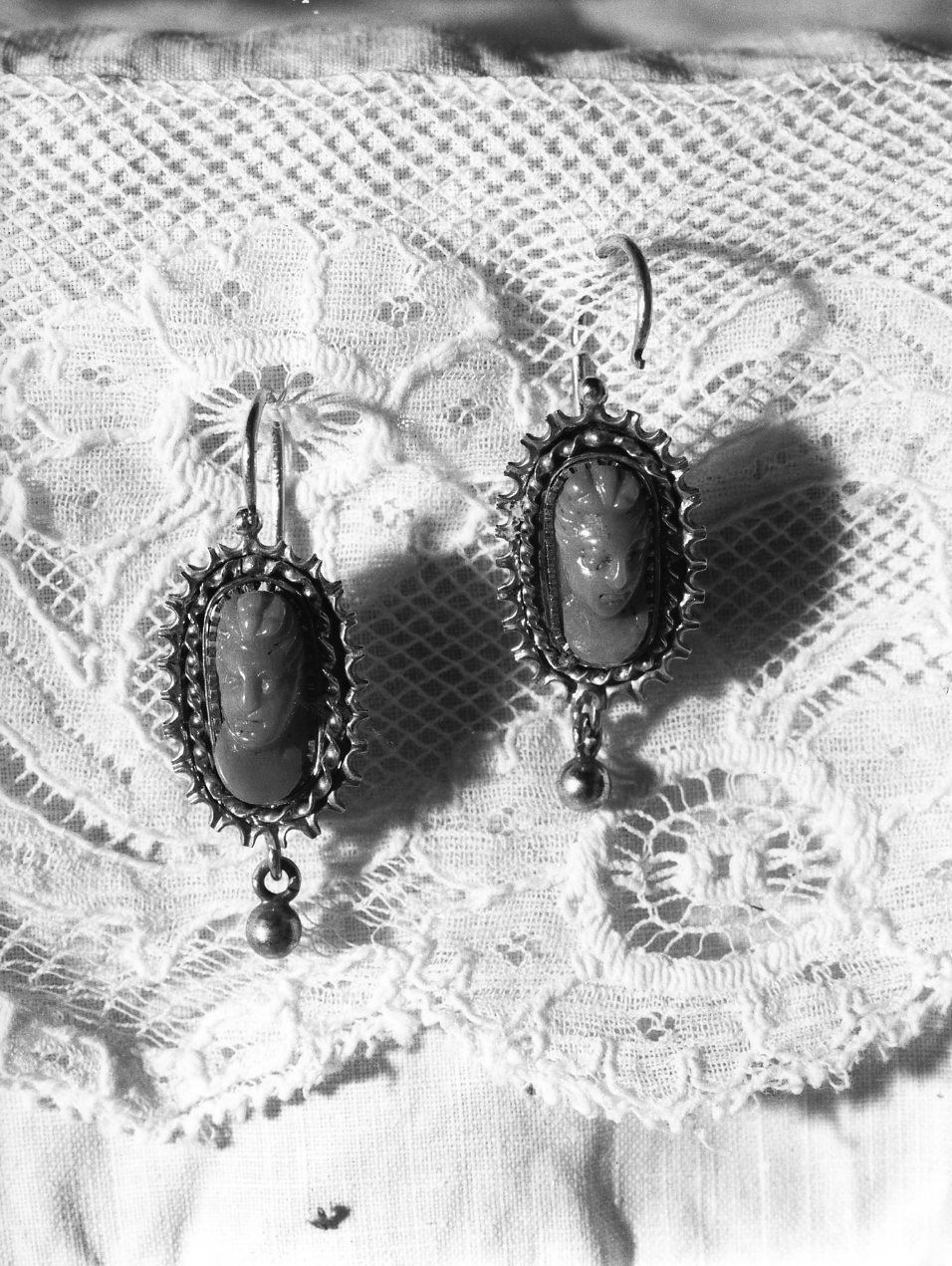 orecchino - bottega agnonese, bottega campana (sec. XIX)