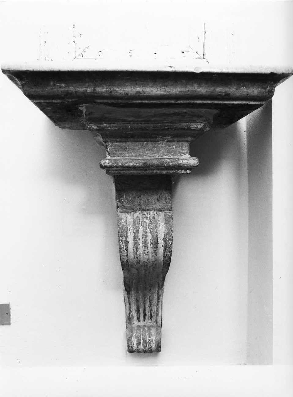 mensola - bottega molisana (prima metà sec. XVIII)