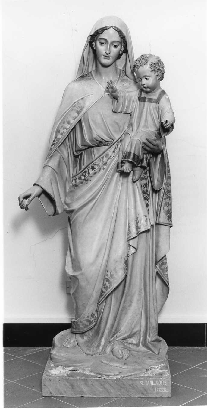 Madonna con Bambino (scultura) di Malecore Giuseppe (secondo quarto sec. XX)