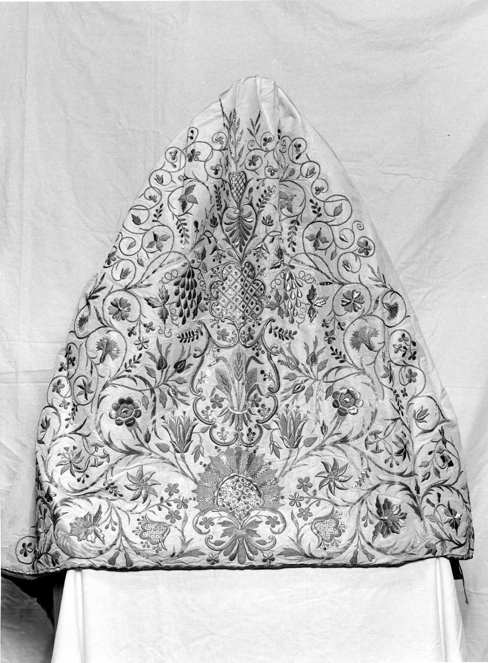 gonna, elemento d'insieme - manifattura Italia centro-meridionale (inizio sec. XIX)