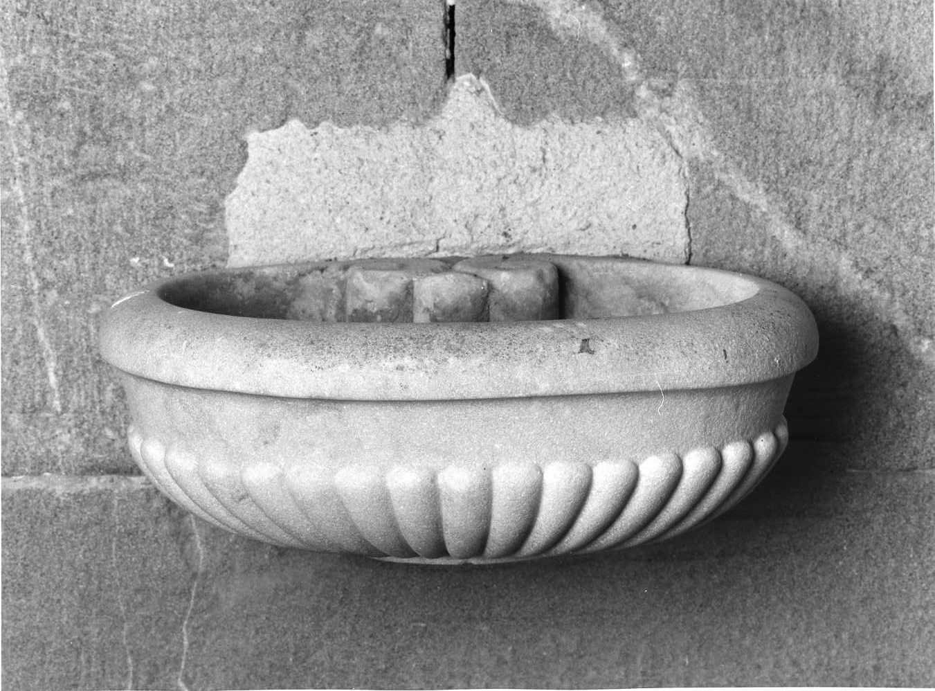 acquasantiera da parete, coppia - bottega Italia centro-meridionale (sec. XIX)