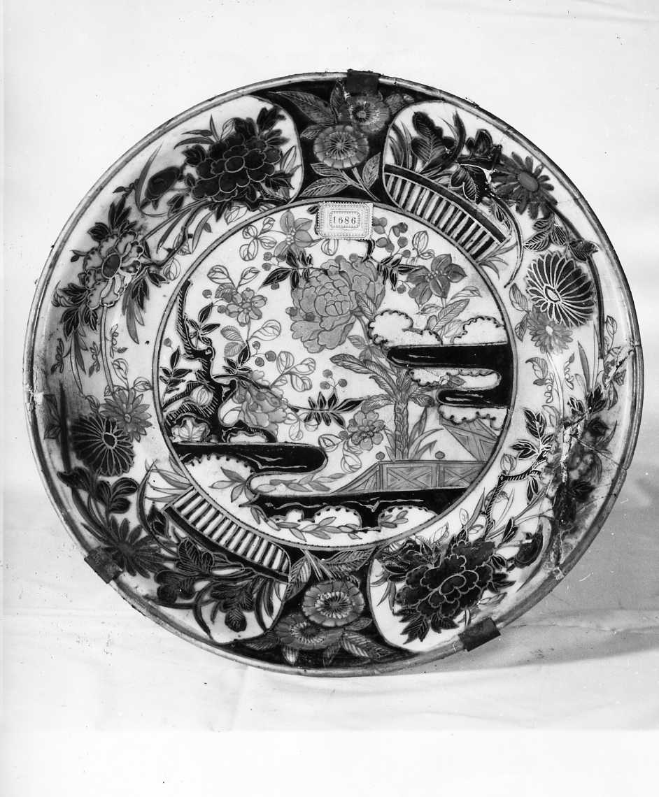 piatto, opera isolata - bottega milanese (sec. XVIII)
