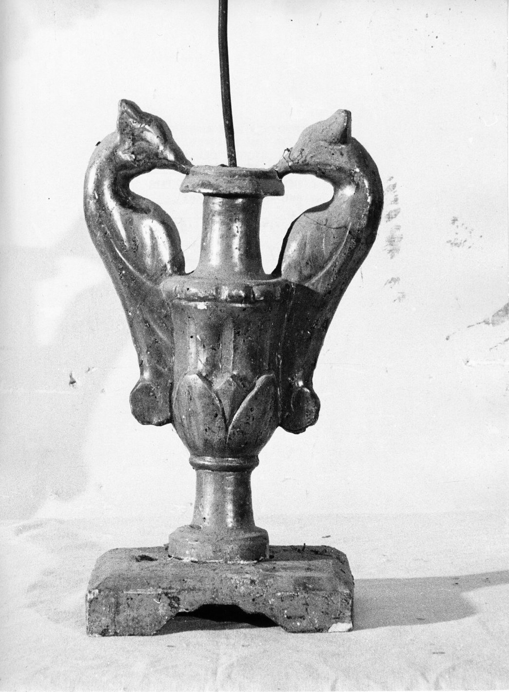 vaso d'altare per composizione floreale, elemento d'insieme - bottega Italia meridionale (sec. XIX)