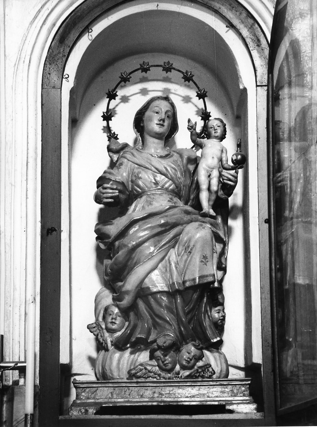 Madonna con Bambino (statua, opera isolata) di Labbate Emilio (sec. XIX)