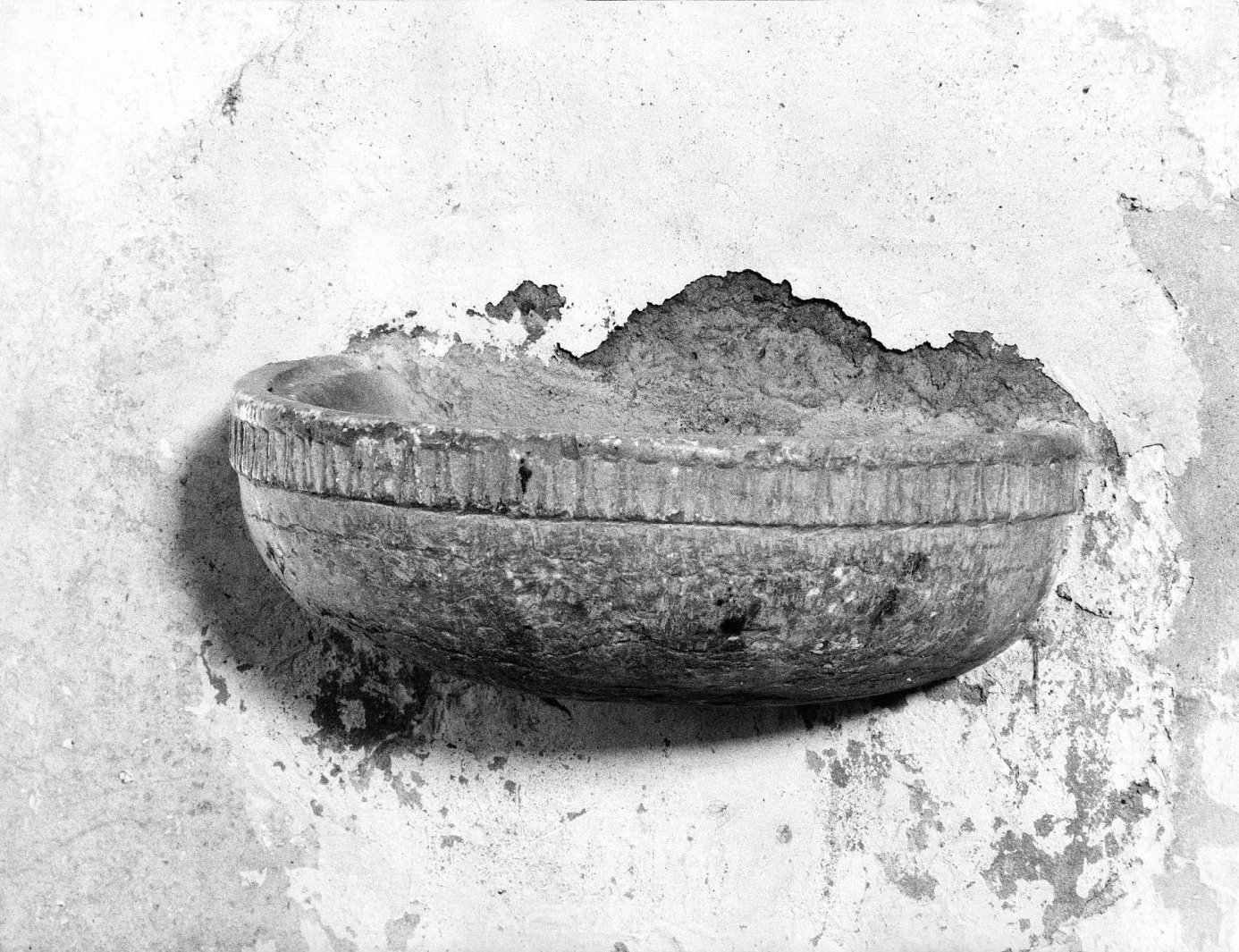 acquasantiera da parete - bottega molisana (secc. XVI/ XIX)