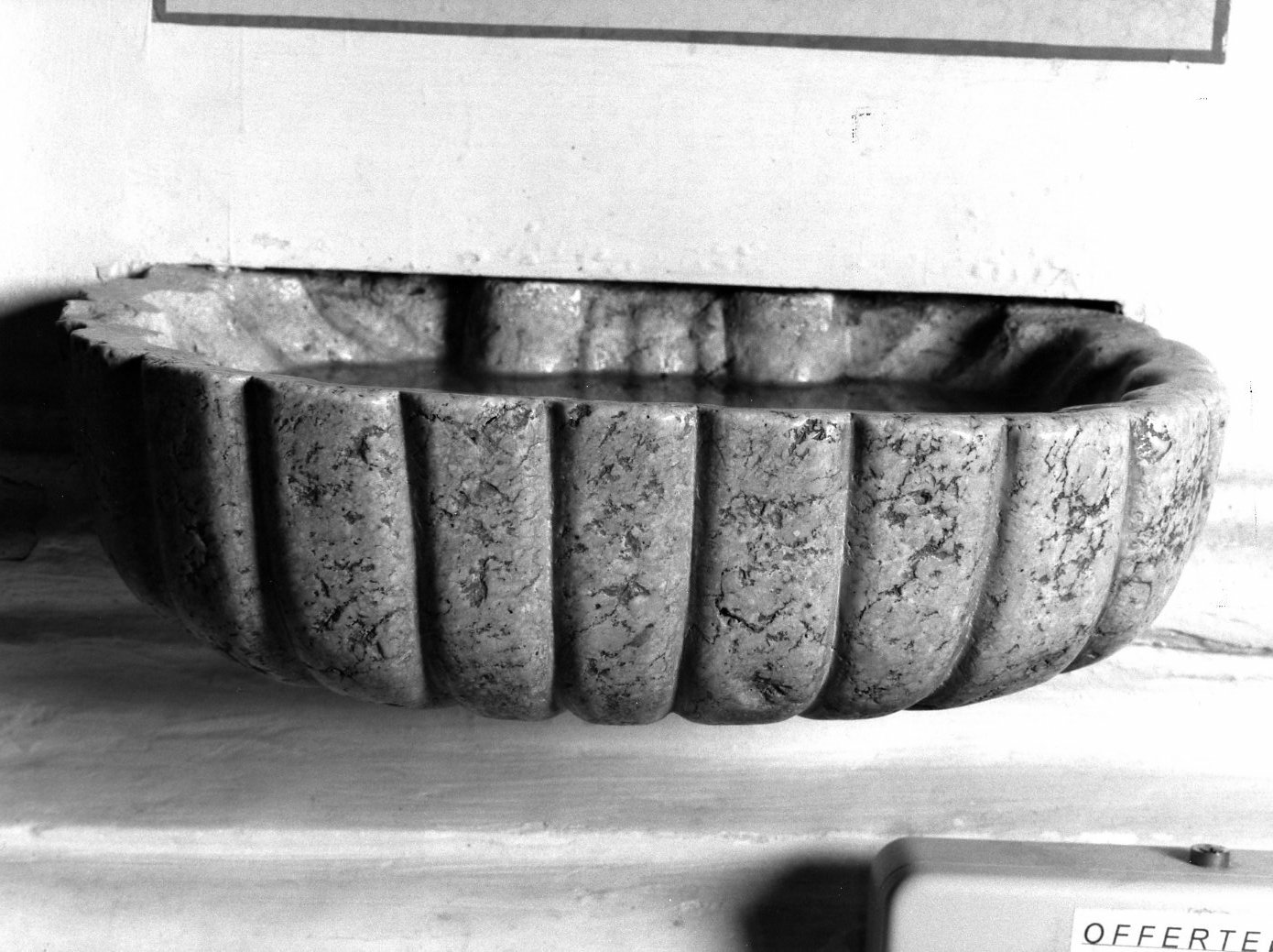 acquasantiera da parete - bottega Italia meridionale (secc. XVIII/ XIX)