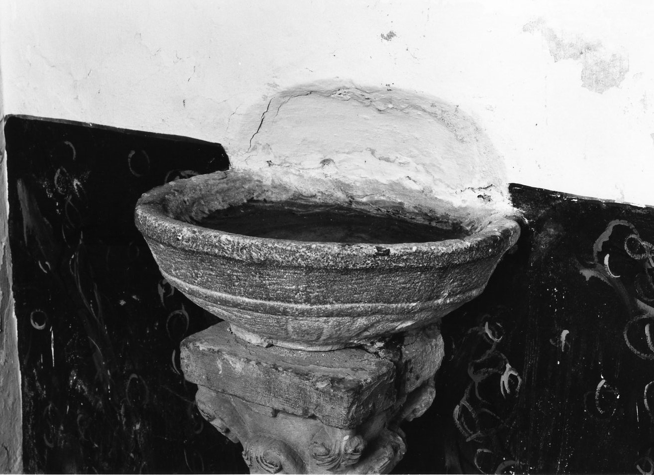 acquasantiera da parete - ambito molisano (sec. XIX)