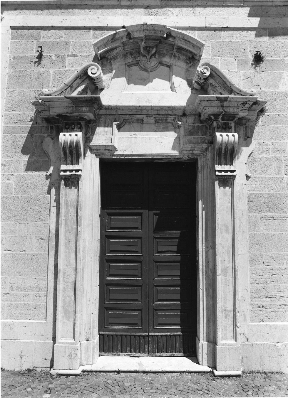 portale maggiore, opera isolata - bottega Italia meridionale (inizio sec. XVIII)