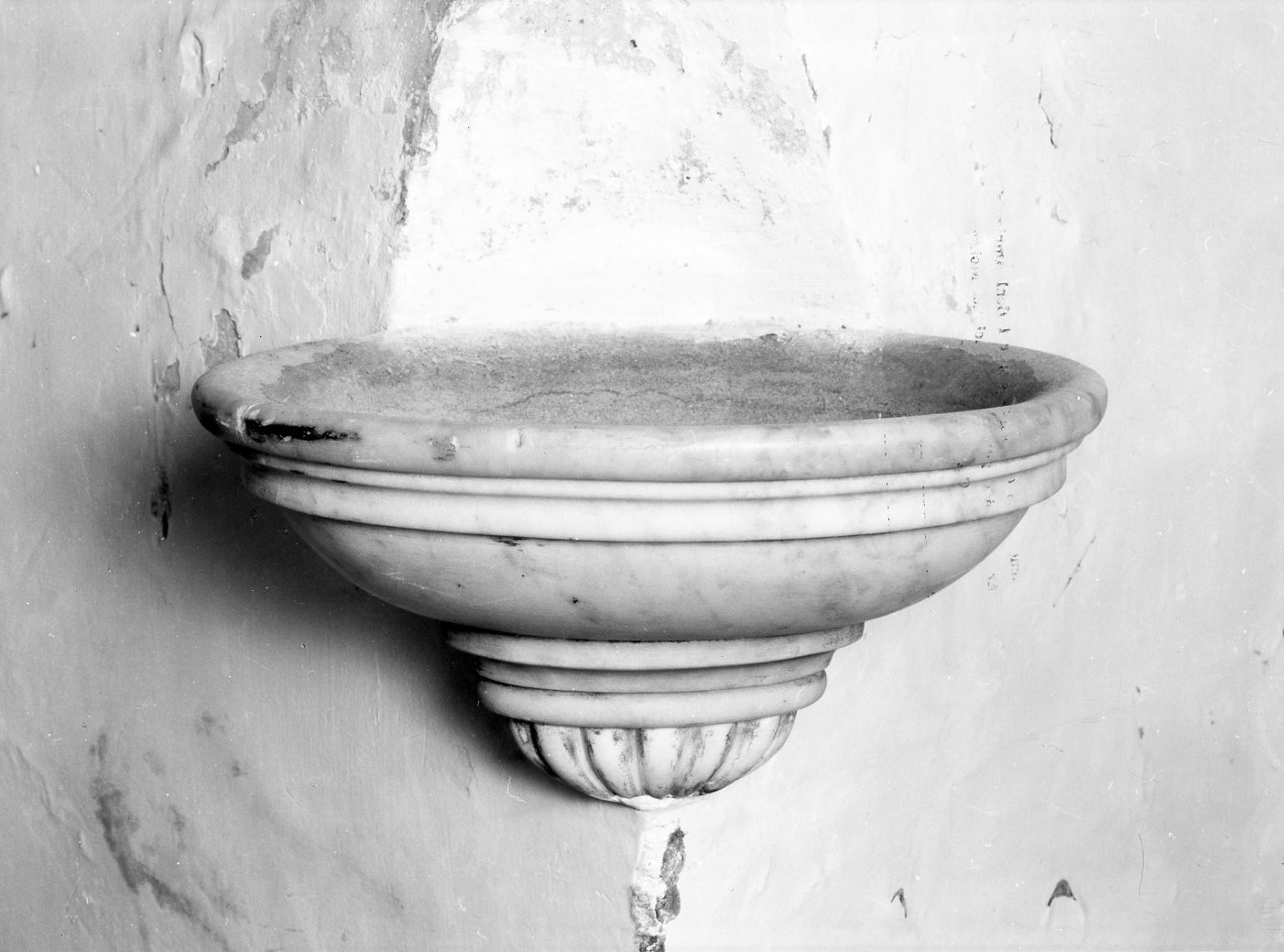acquasantiera da parete - ambito molisano (sec. XIX)