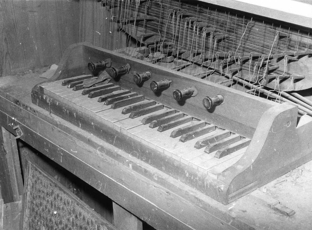 organo di Mascia Francesco (attribuito) (sec. XX)