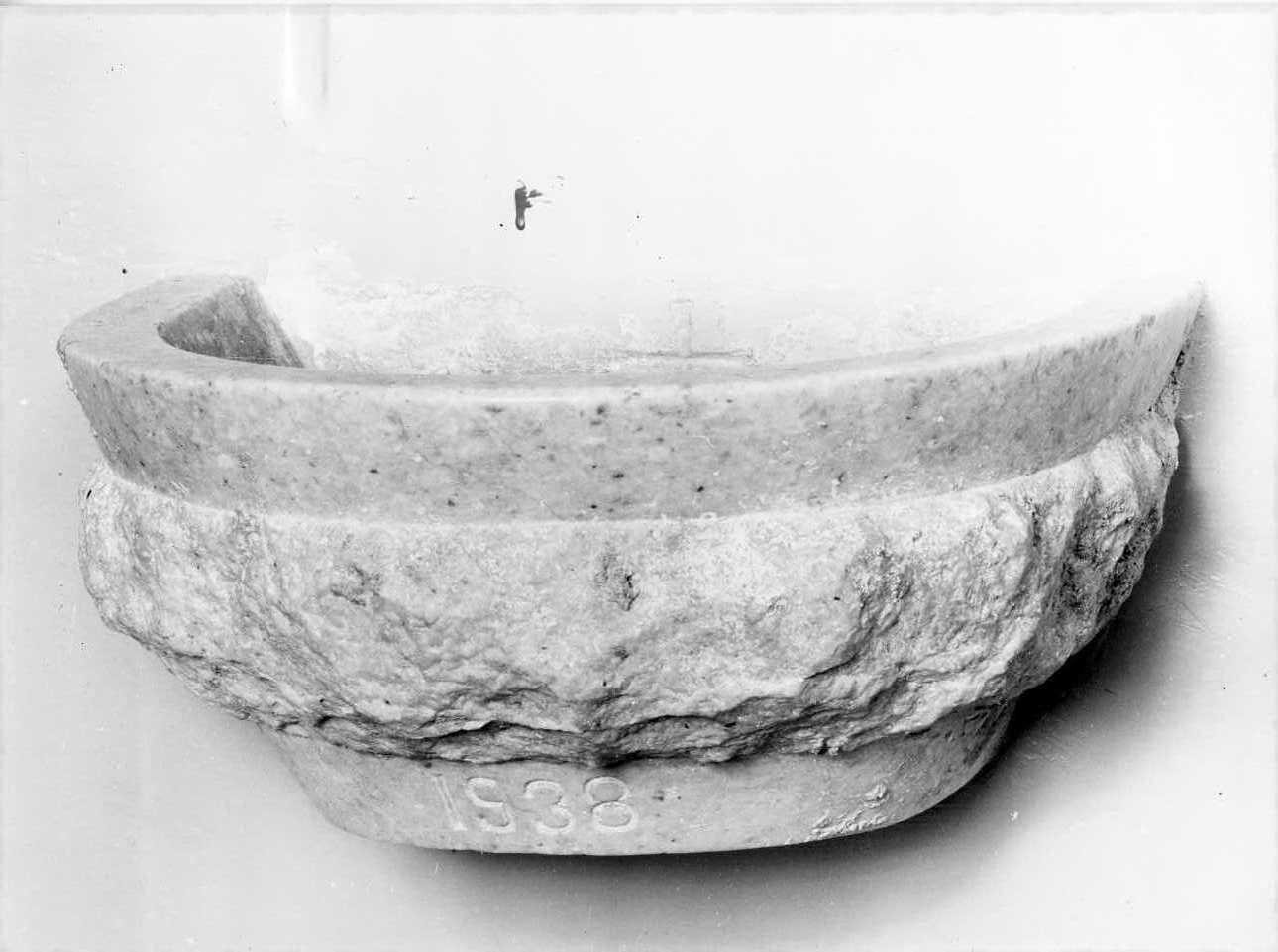 acquasantiera - bottega molisana (sec. XX)