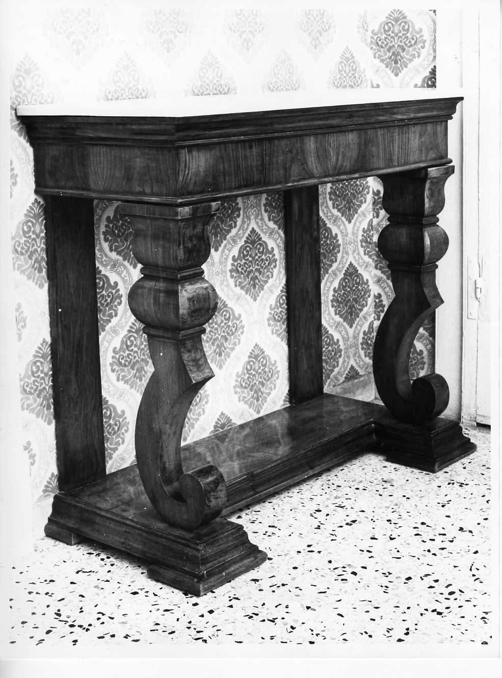 console - bottega Italia meridionale (sec. XIX)