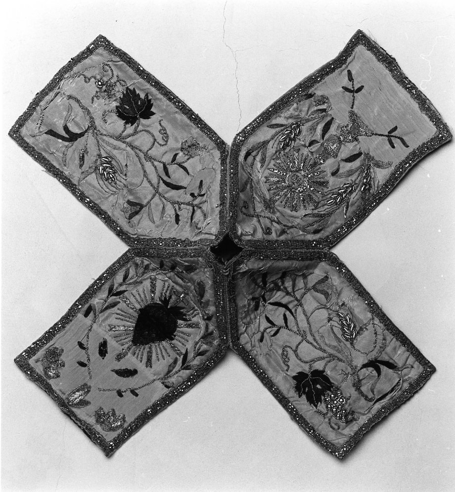 conopeo di pisside - manifattura Italia meridionale (fine/inizio secc. XVIII/ XIX)