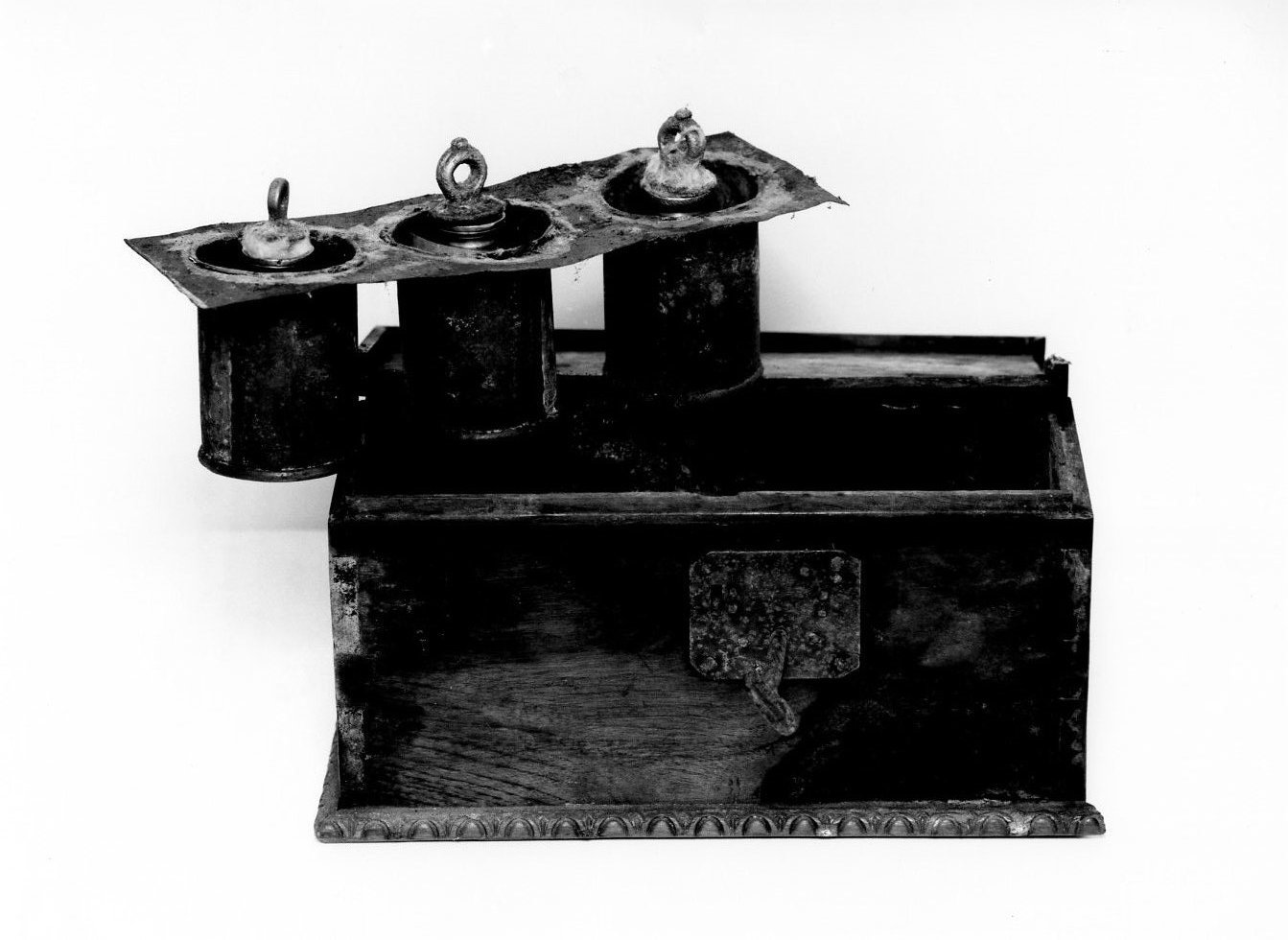 vasetti per oli santi - bottega molisana (ultimo quarto sec. XIX)