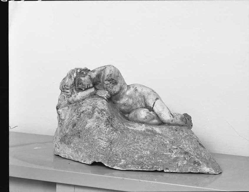 figura femminile nuda (scultura, opera isolata) di De Luca Luigi (sec. XX)