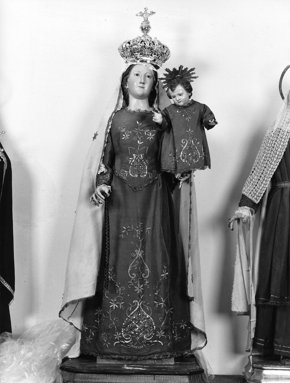 Madonna della Cintura, Madonna con Bambino (gruppo scultoreo) - bottega napoletana (prima metà sec. XIX)