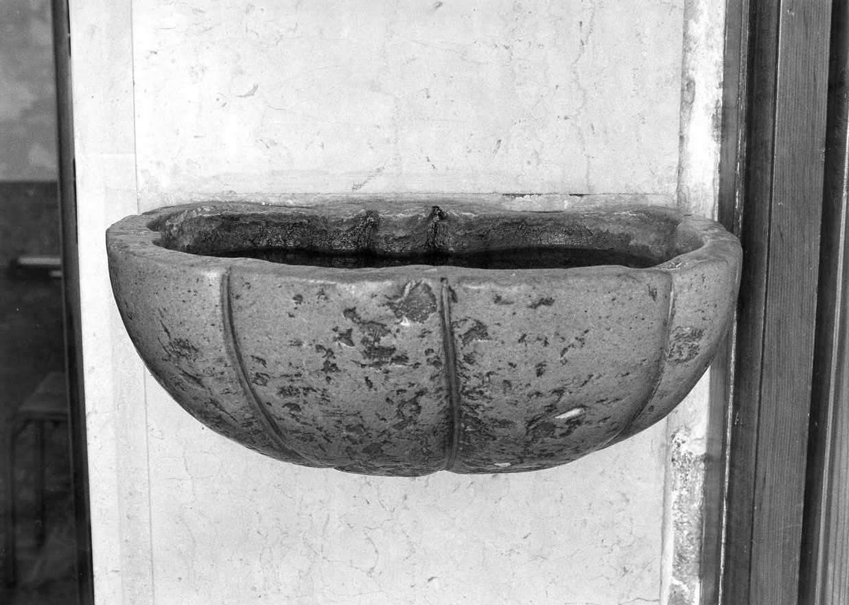 acquasantiera da parete, serie - bottega Italia centrale (sec. XIX)