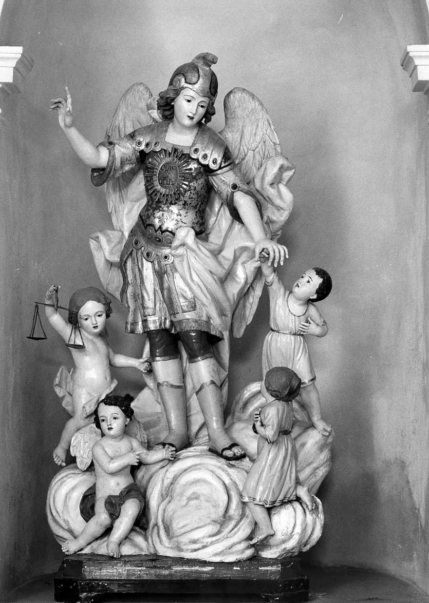 San Michele Arcangelo con angeli e anime, San Michele Arcangelo pesa le anime (gruppo scultoreo) - bottega molisana (sec. XVIII)