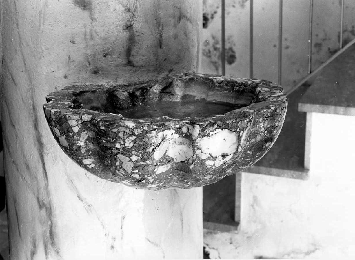 acquasantiera da parete - bottega molisana (sec. XVIII)