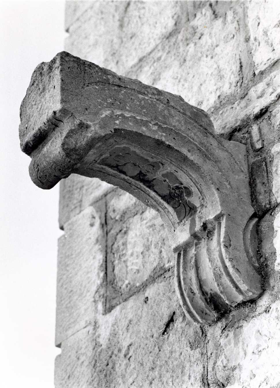 mensola, frammento - bottega Italia meridionale (secc. XVI/ XVIII)
