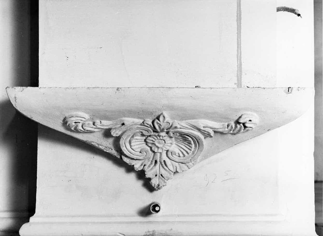 mensola, opera isolata - bottega molisana (metà sec. XIX)