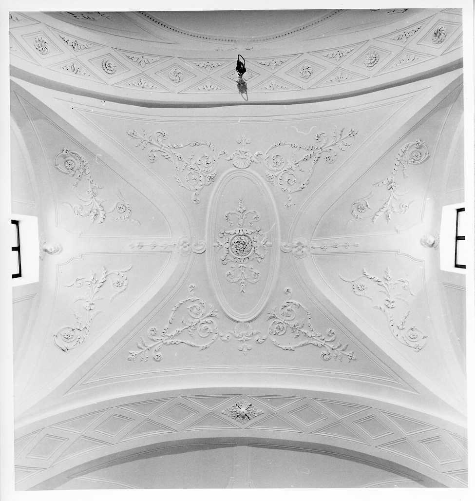 decorazione plastica, elemento d'insieme - bottega molisana (sec. XIX)