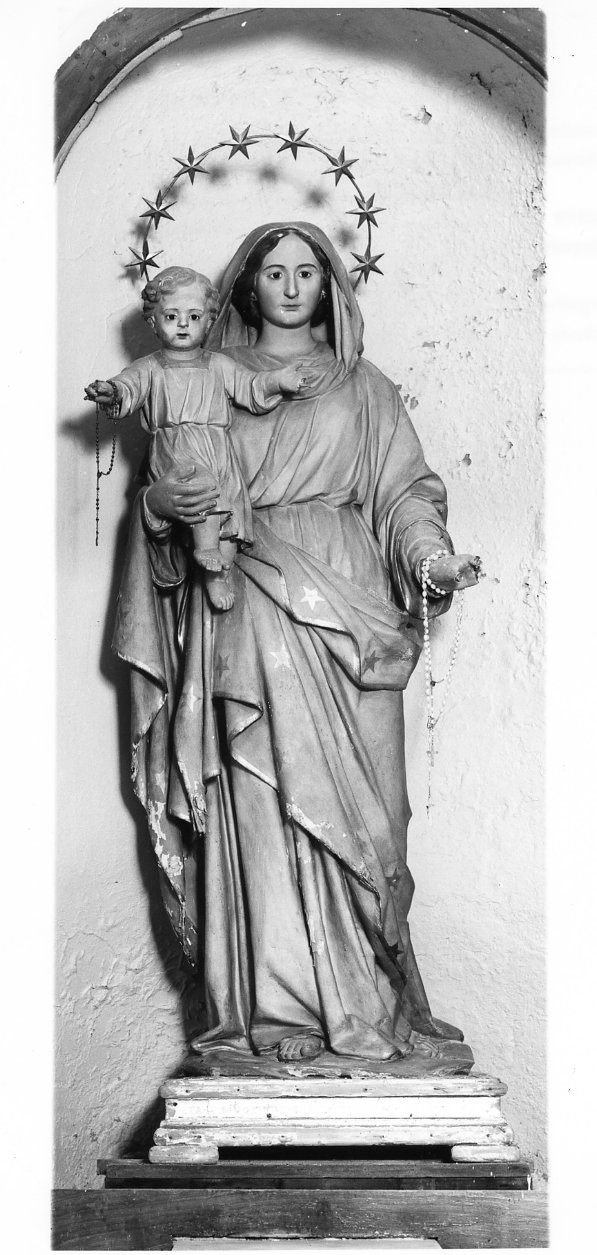 Madonna del Rosario, Madonna con Bambino (gruppo scultoreo) - bottega Italia meridionale (sec. XX, sec. XX)