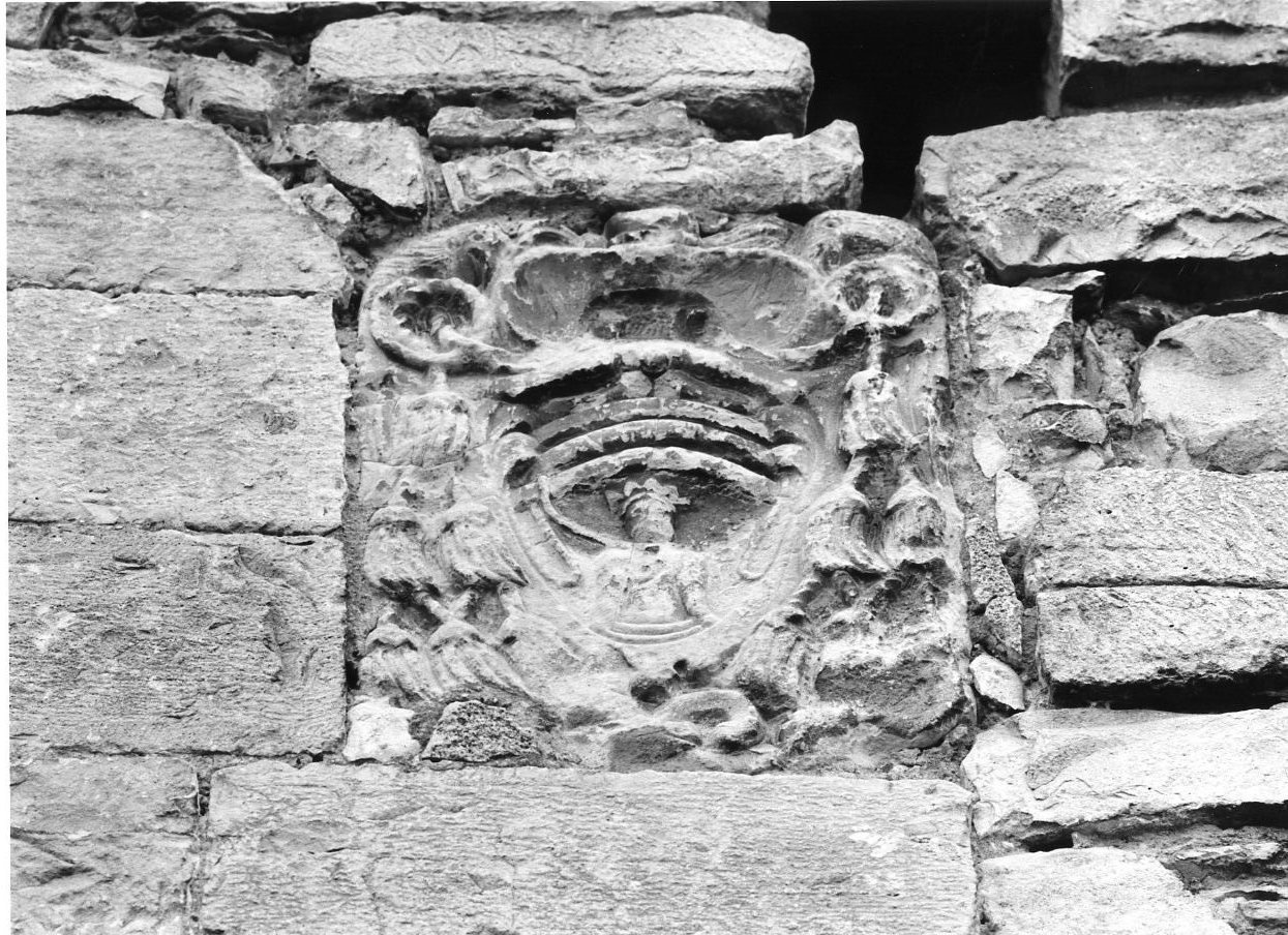 stemma vescovile (rilievo) - bottega molisana (fine/inizio secc. XVII/ XVIII)