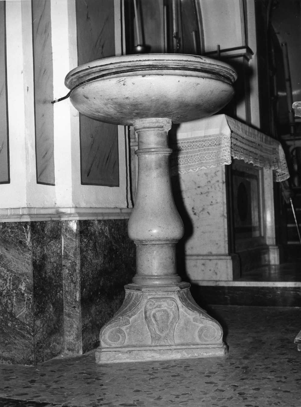 acquasantiera, opera isolata - bottega Italia meridionale (sec. XVII)