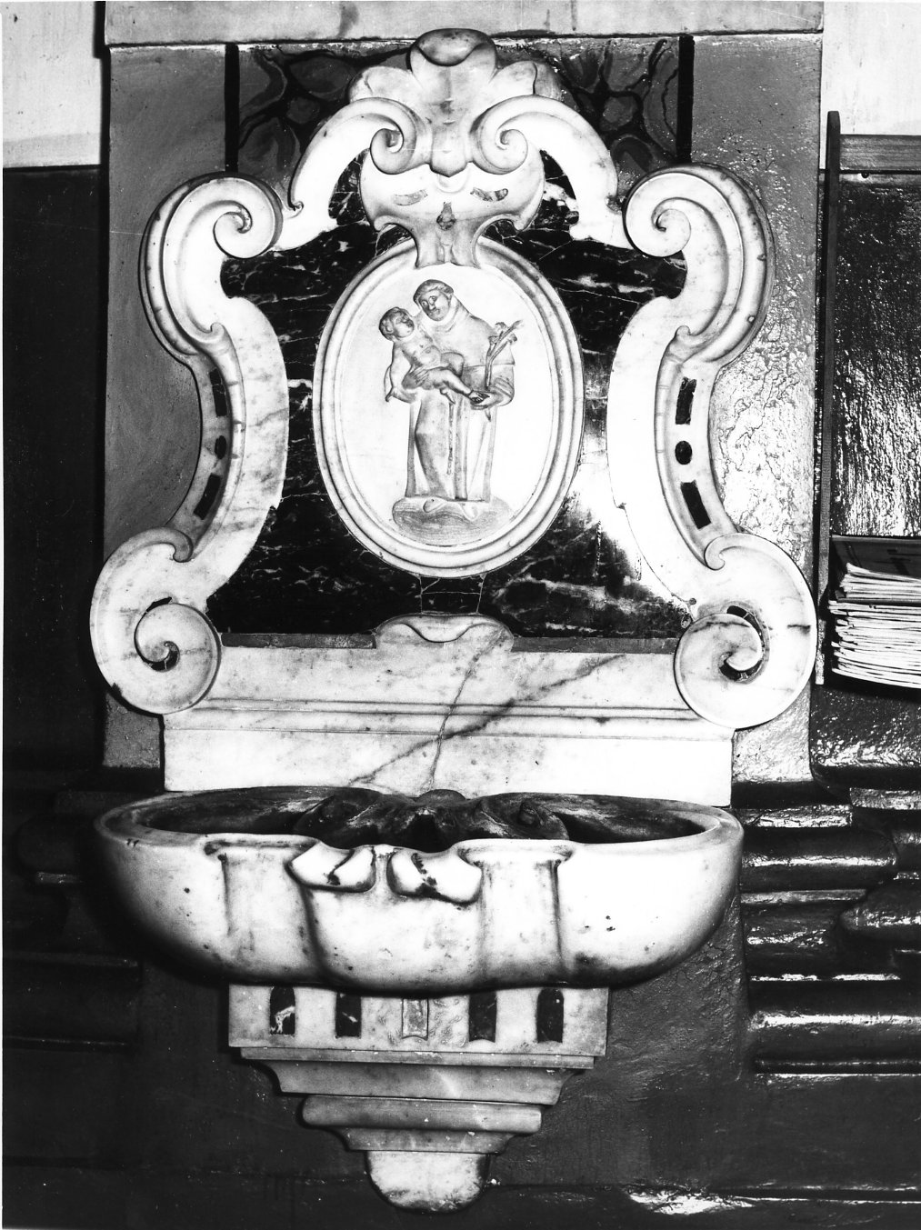 acquasantiera - a conchiglia - bottega napoletana (sec. XVIII)