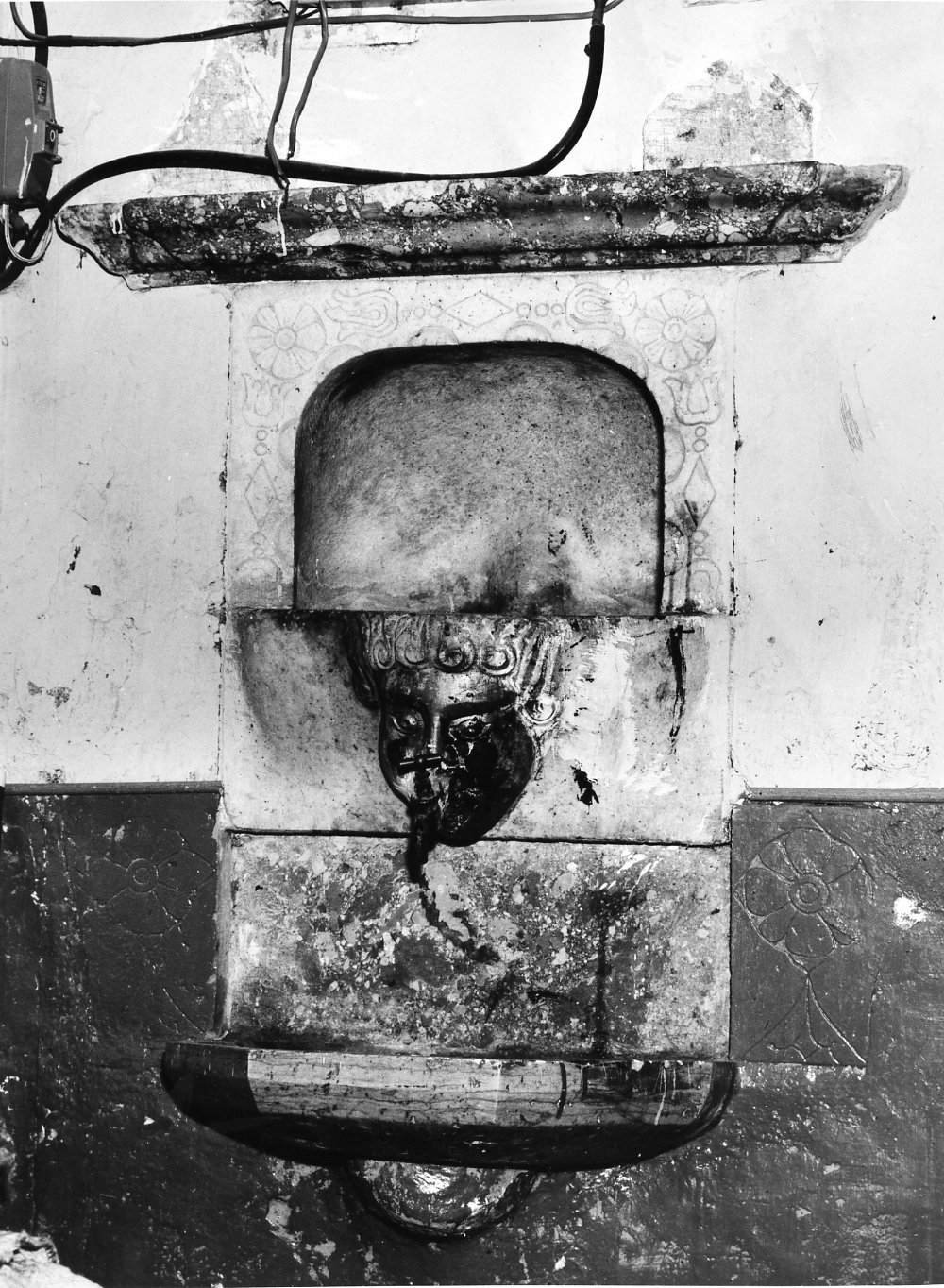 acquasantiera da parete - bottega Italia meridionale (sec. XVIII)