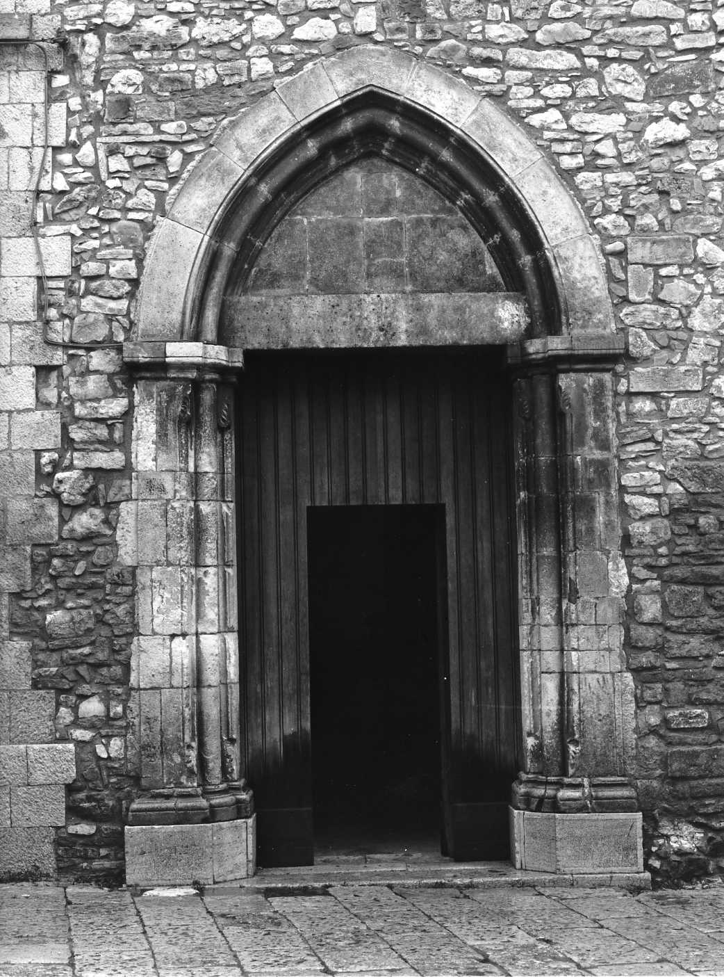 portale - a sesto acuto - bottega molisana (inizio sec. XIV)