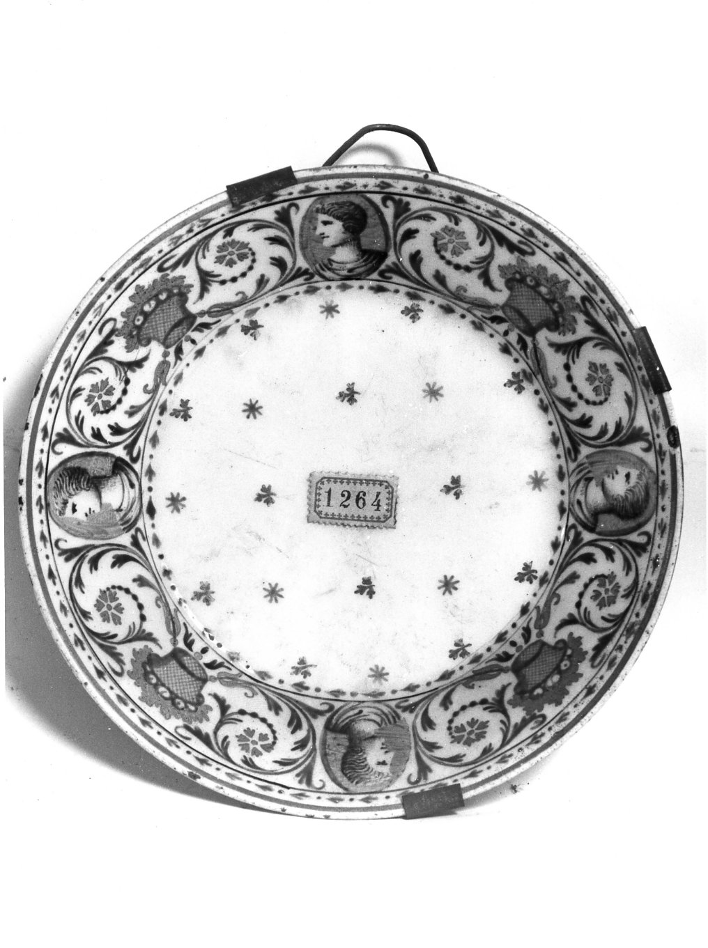 piatto - manifattura napoletana (secc. XVIII/ XIX)