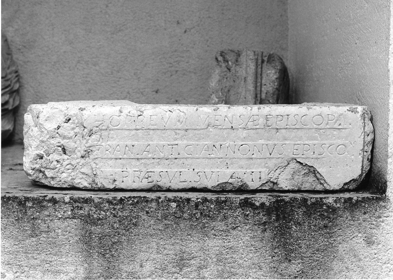 lapide, frammento - bottega Italia meridionale (sec. XVII)