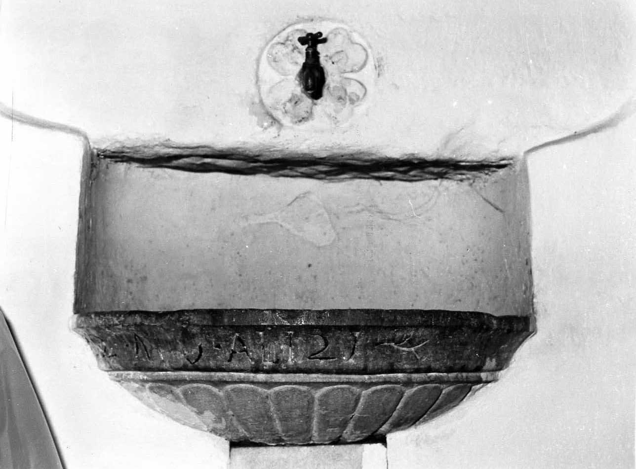 acquasantiera da parete - bottega molisana (sec. XVI)