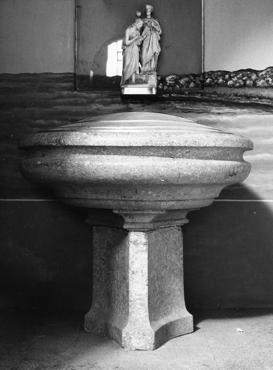 fonte battesimale - a vasca - bottega Italia centro-meridionale (secc. XIX/ XX)